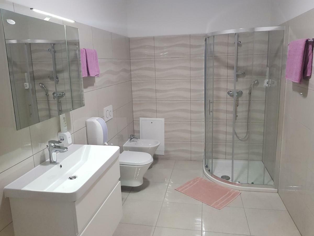Apartmaji Jankovic โลกาเตส ภายนอก รูปภาพ