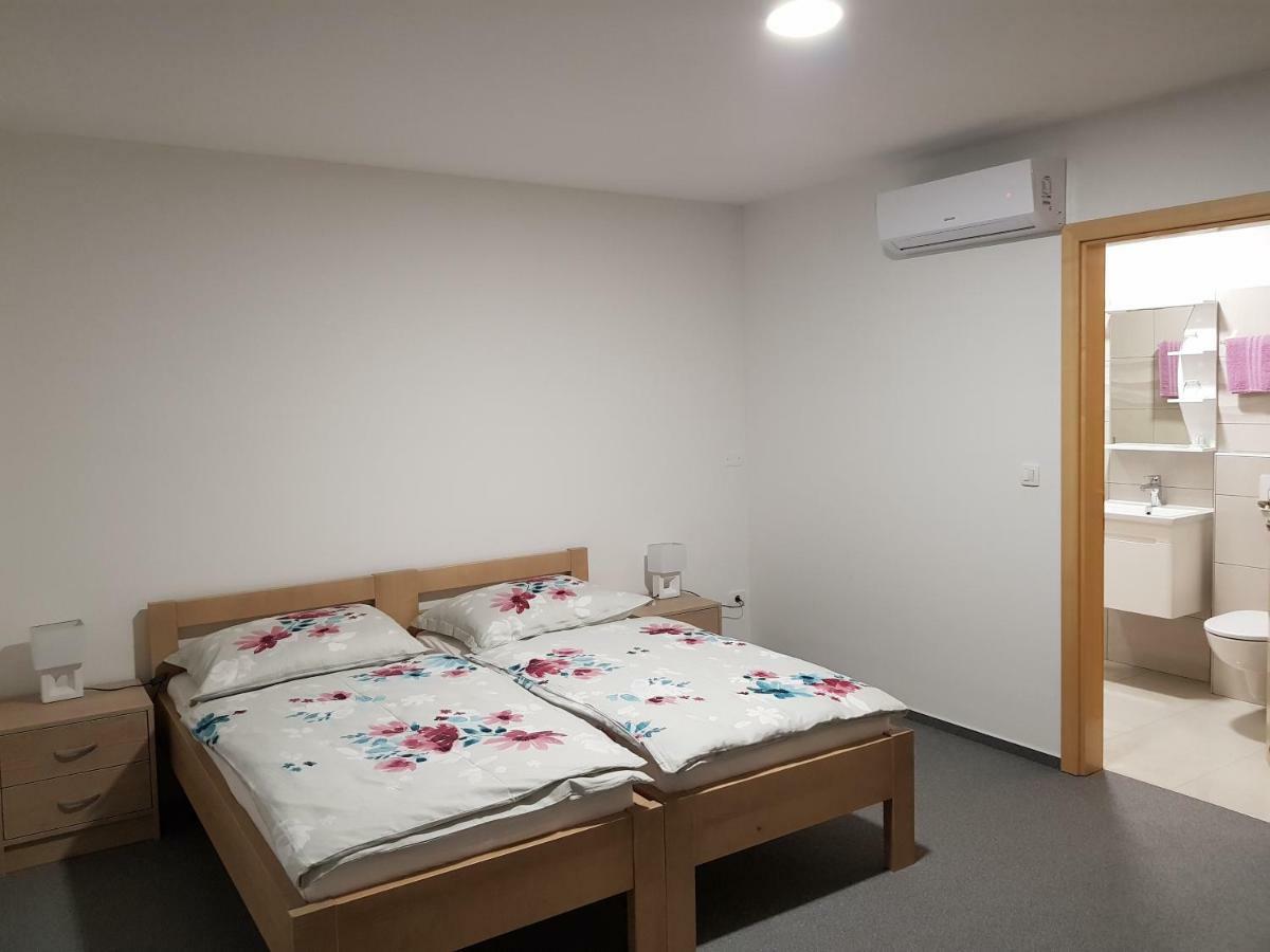 Apartmaji Jankovic โลกาเตส ภายนอก รูปภาพ